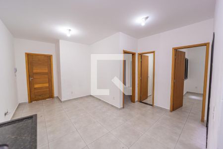 Sala/Cozinha e Área de Serviço de apartamento para alugar com 2 quartos, 44m² em Vila Talarico, São Paulo