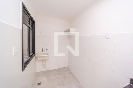 Sala/Cozinha e Área de Serviço de apartamento para alugar com 2 quartos, 44m² em Vila Talarico, São Paulo