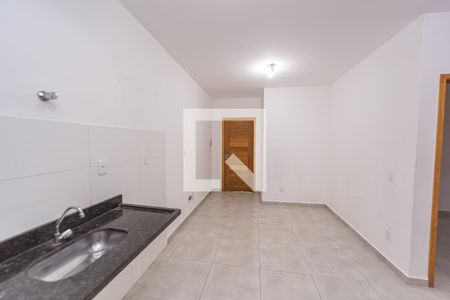 Sala/Cozinha e Área de Serviço de apartamento para alugar com 2 quartos, 44m² em Vila Talarico, São Paulo