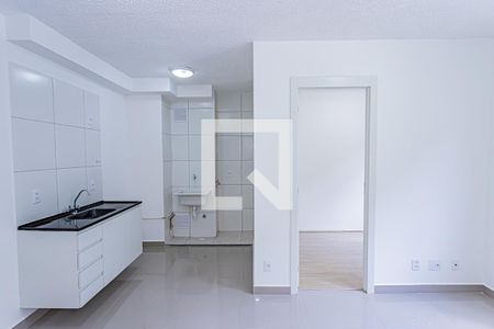 Sala, cozinha e área de serviço de apartamento para alugar com 2 quartos, 35m² em Vila Barreto, São Paulo