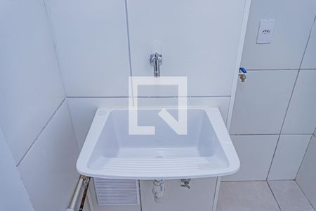 Sala, cozinha e área de serviço de apartamento para alugar com 2 quartos, 35m² em Vila Barreto, São Paulo