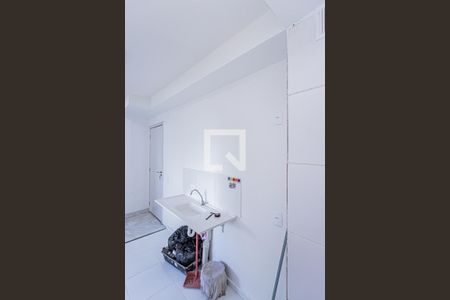 Sala, cozinha e área de serviço de apartamento para alugar com 2 quartos, 33m² em Vila Pereira Cerca, São Paulo