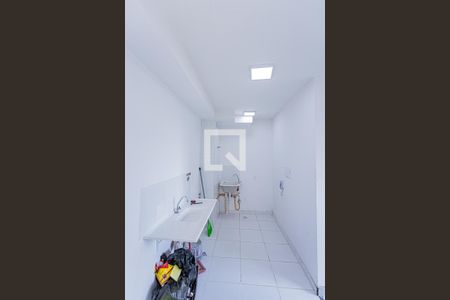 Sala, cozinha e área de serviço de apartamento para alugar com 2 quartos, 33m² em Vila Pereira Cerca, São Paulo