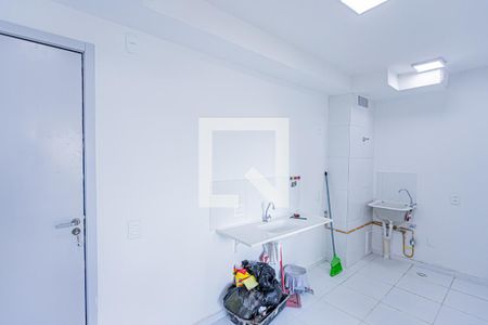 Sala, cozinha e área de serviço de apartamento para alugar com 2 quartos, 33m² em Vila Pereira Cerca, São Paulo
