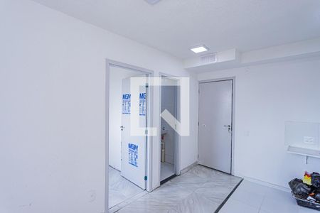 Sala, cozinha e área de serviço de apartamento para alugar com 2 quartos, 33m² em Vila Pereira Cerca, São Paulo