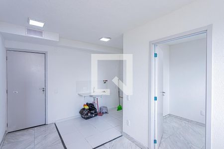 Sala, cozinha e área de serviço de apartamento para alugar com 2 quartos, 33m² em Vila Pereira Cerca, São Paulo