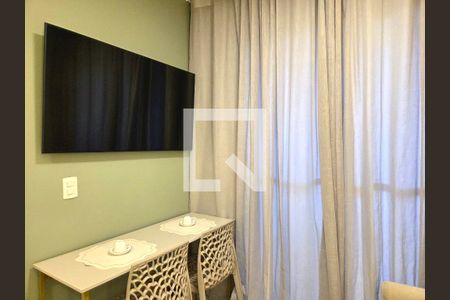 Sala/Cozinha de apartamento à venda com 1 quarto, 25m² em Vila Nova Conceição, São Paulo