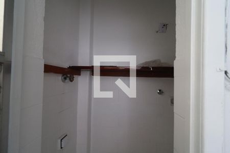 Banheiro de serviço de apartamento para alugar com 3 quartos, 84m² em Tauá, Rio de Janeiro