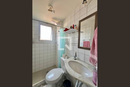 Banheiro de apartamento à venda com 3 quartos, 45m² em Ponte Preta, Campinas