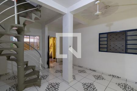 Sala de casa à venda com 3 quartos, 150m² em Conjunto Habitacional Aguia de Haia, São Paulo