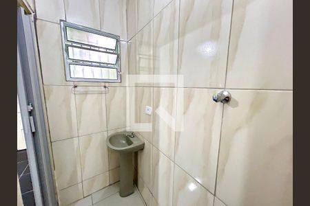 Banheiro de casa para alugar com 1 quarto, 60m² em Vila Itapoan, Guarulhos