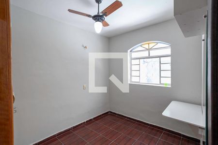 Quarto 1 de casa para alugar com 3 quartos, 300m² em Novo Glória, Belo Horizonte