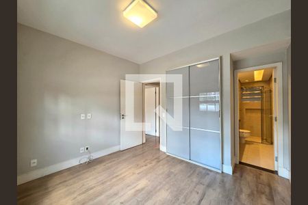 Suíte de apartamento para alugar com 2 quartos, 120m² em Vila Uberabinha, São Paulo