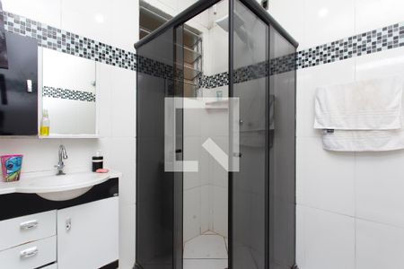 Banheiro  de casa à venda com 1 quarto, 150m² em Vila Carmosina, São Paulo