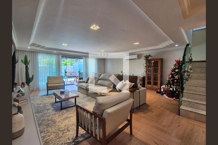 Sala de casa de condomínio para alugar com 4 quartos, 170m² em Recreio dos Bandeirantes, Rio de Janeiro