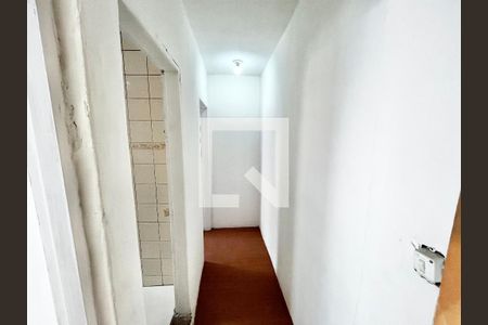 Corredor de kitnet/studio para alugar com 1 quarto, 26m² em Vila Roque, São Paulo