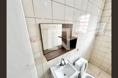 Banheiro de kitnet/studio para alugar com 1 quarto, 26m² em Vila Roque, São Paulo