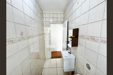 Banheiro de kitnet/studio para alugar com 1 quarto, 26m² em Vila Roque, São Paulo
