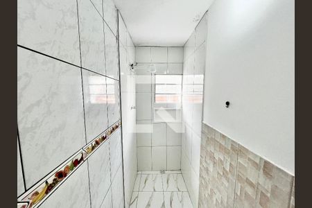 Banheiro de kitnet/studio para alugar com 1 quarto, 20m² em Vila Roque, São Paulo