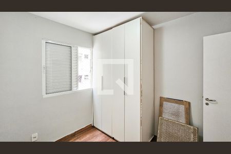 Quarto 2 de apartamento para alugar com 2 quartos, 54m² em Centro, Carapicuíba