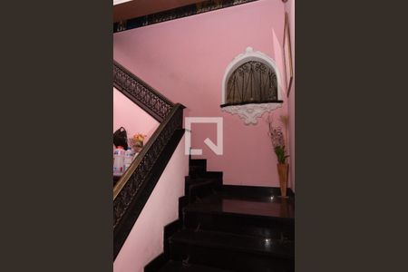 Escada da Sala de casa para alugar com 5 quartos, 354m² em Praça Seca, Rio de Janeiro