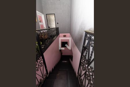 Escada da Sala de casa para alugar com 5 quartos, 354m² em Praça Seca, Rio de Janeiro