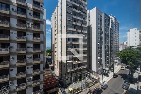 Vista de apartamento para alugar com 2 quartos, 75m² em Gonzaga, Santos
