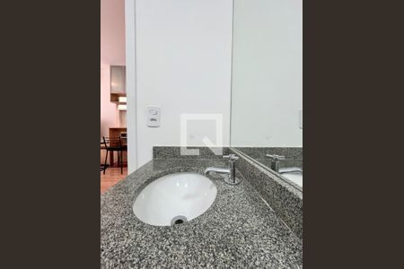 Banheiro de apartamento à venda com 1 quarto, 50m² em Centro, Campinas