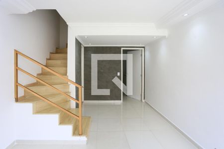 Sala de casa de condomínio para alugar com 2 quartos, 103m² em Campo Limpo, São Paulo