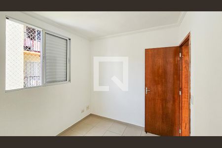 Quarto 1 de apartamento para alugar com 2 quartos, 54m² em Jardim Santa Tereza, Carapicuíba