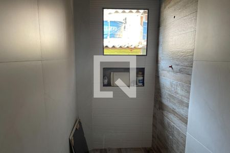 Banheiro de casa para alugar com 2 quartos, 50m² em Vila Leopoldina, Duque de Caxias