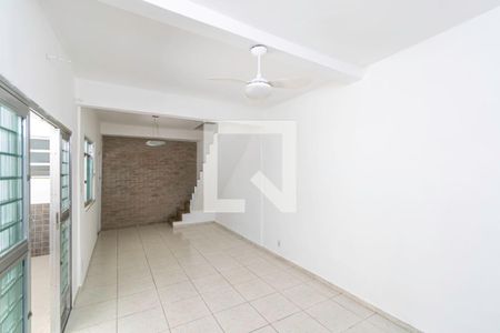 Casa 08 - Sala de casa à venda com 4 quartos, 240m² em Olaria, Rio de Janeiro