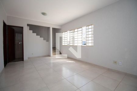Sala 1 de casa para alugar com 4 quartos, 270m² em Qse 8, Brasília