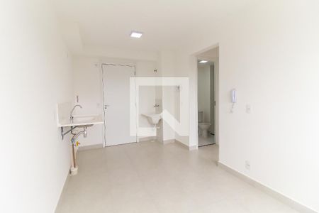 Sala/Cozinha de apartamento para alugar com 2 quartos, 32m² em Vila Carmosina, São Paulo