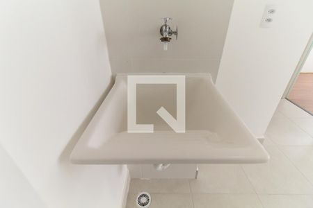 Sala/Cozinha de apartamento para alugar com 2 quartos, 32m² em Vila Carmosina, São Paulo