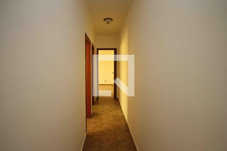 Corredor de casa para alugar com 3 quartos, 180m² em Vila Lucia, São Paulo