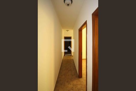 Corredor de casa para alugar com 3 quartos, 180m² em Vila Lucia, São Paulo