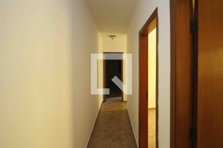 Corredor de casa para alugar com 3 quartos, 180m² em Vila Lucia, São Paulo