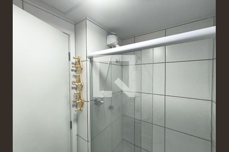 Banheiro de kitnet/studio para alugar com 1 quarto, 24m² em Liberdade, São Paulo