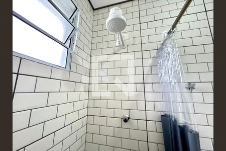 Banheiro de kitnet/studio para alugar com 1 quarto, 22m² em Portal dos Gramados, Guarulhos