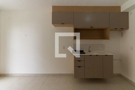 Sala/Cozinha e Área de Serviço de apartamento para alugar com 1 quarto, 27m² em Guaiauna, São Paulo