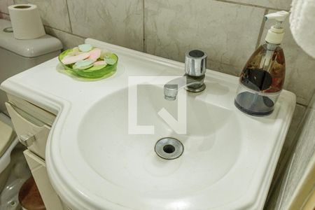 Banheiro  de apartamento para alugar com 1 quarto, 40m² em Jardim Itu, Porto Alegre