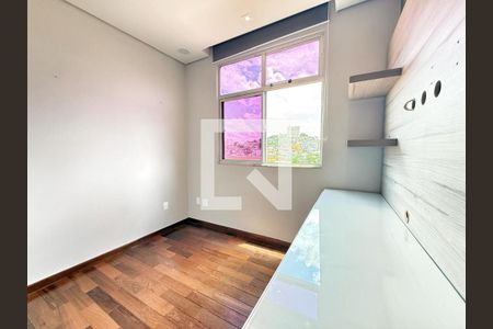 Apartamento à venda com 3 quartos, 85m² em Santa Tereza, Belo Horizonte