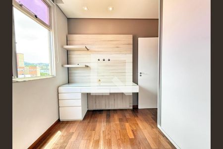 Apartamento à venda com 3 quartos, 85m² em Santa Tereza, Belo Horizonte
