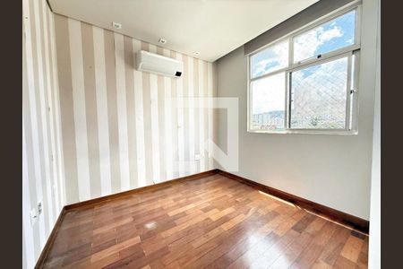 Apartamento à venda com 3 quartos, 85m² em Santa Tereza, Belo Horizonte