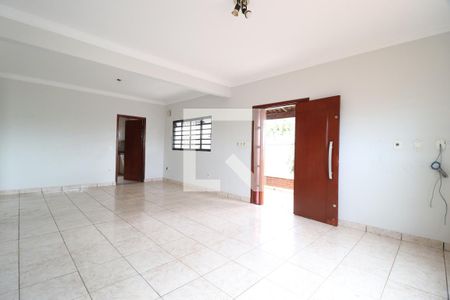 Sala de casa para alugar com 6 quartos, 210m² em Jardim Patricia, Uberlândia
