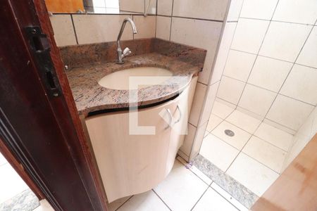 Banheiro Social 1 de casa para alugar com 6 quartos, 210m² em Jardim Patricia, Uberlândia