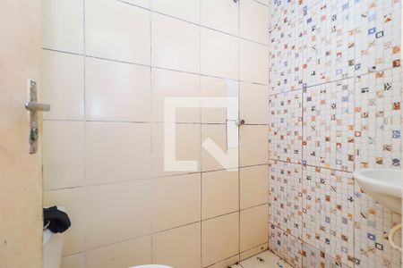 Banheiro de casa para alugar com 1 quarto, 40m² em Vila Carmosina, São Paulo