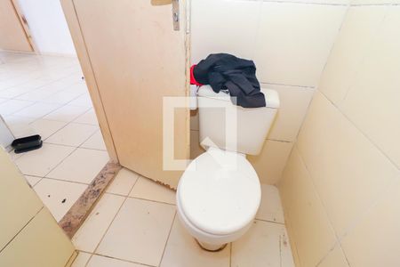 Banheiro de casa para alugar com 1 quarto, 40m² em Vila Carmosina, São Paulo