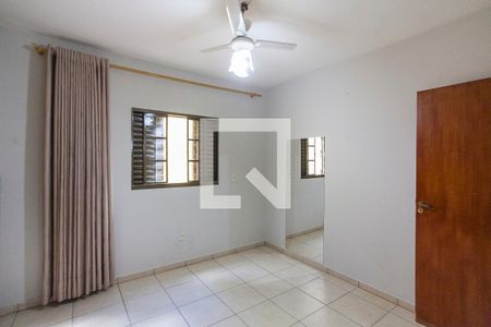 Casa para alugar com 4 quartos, 300m² em Santa Mônica, Uberlândia